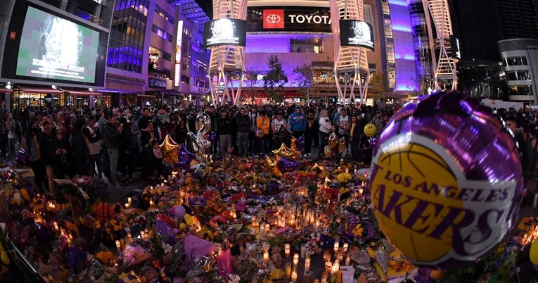 Uklonjen hram Kobeu Bryantu ispred dvorane Lakersa