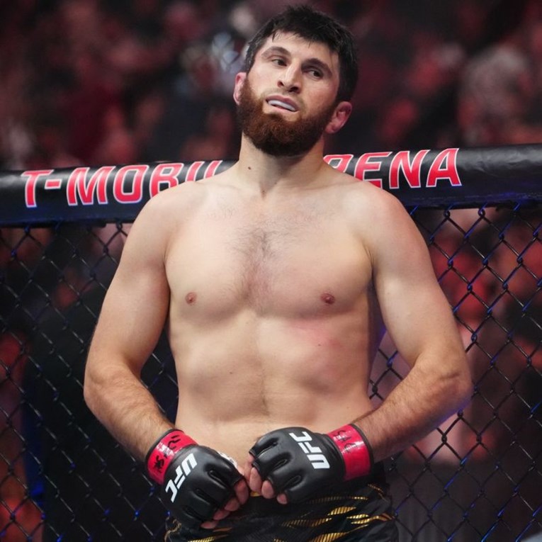 Dagestanac izgubio UFC-ov pojas nokautom. Obratio se fanovima, pisao o Allahu