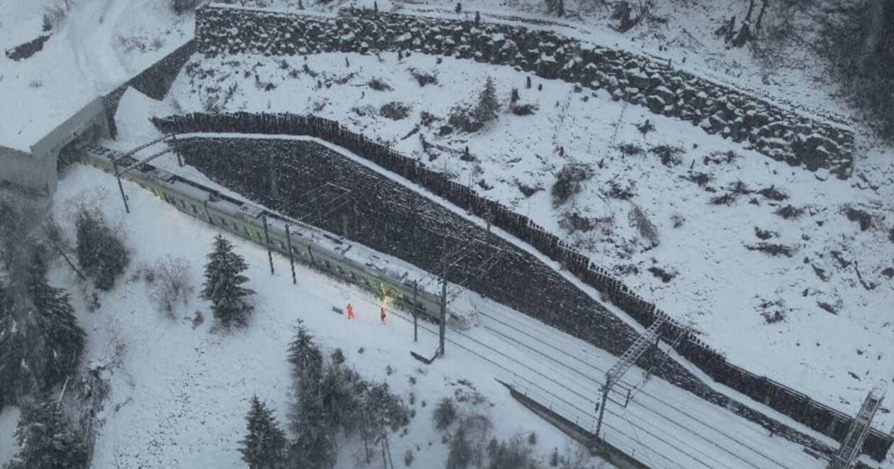 FOTO Velike lavine na Alpama: Vlak iskočio iz tračnica, nekoliko ozlijeđenih