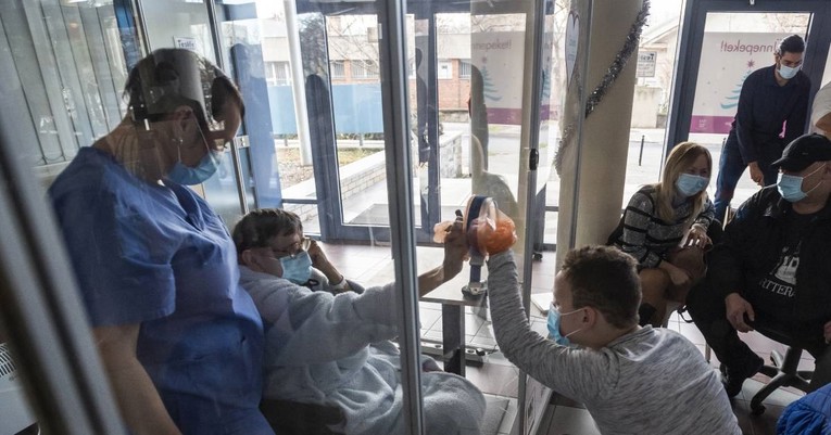 Mađarske bolnice pod ogromnim pritiskom zbog širenja virusa