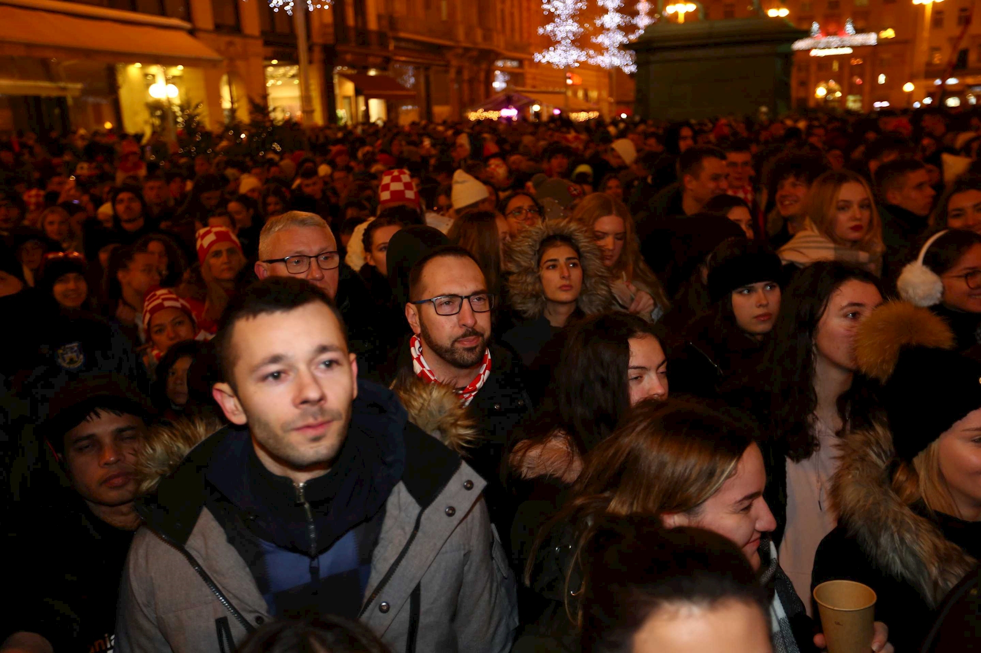 Tomašević s građanima na Trgu bana Jelačića gledao utakmicu