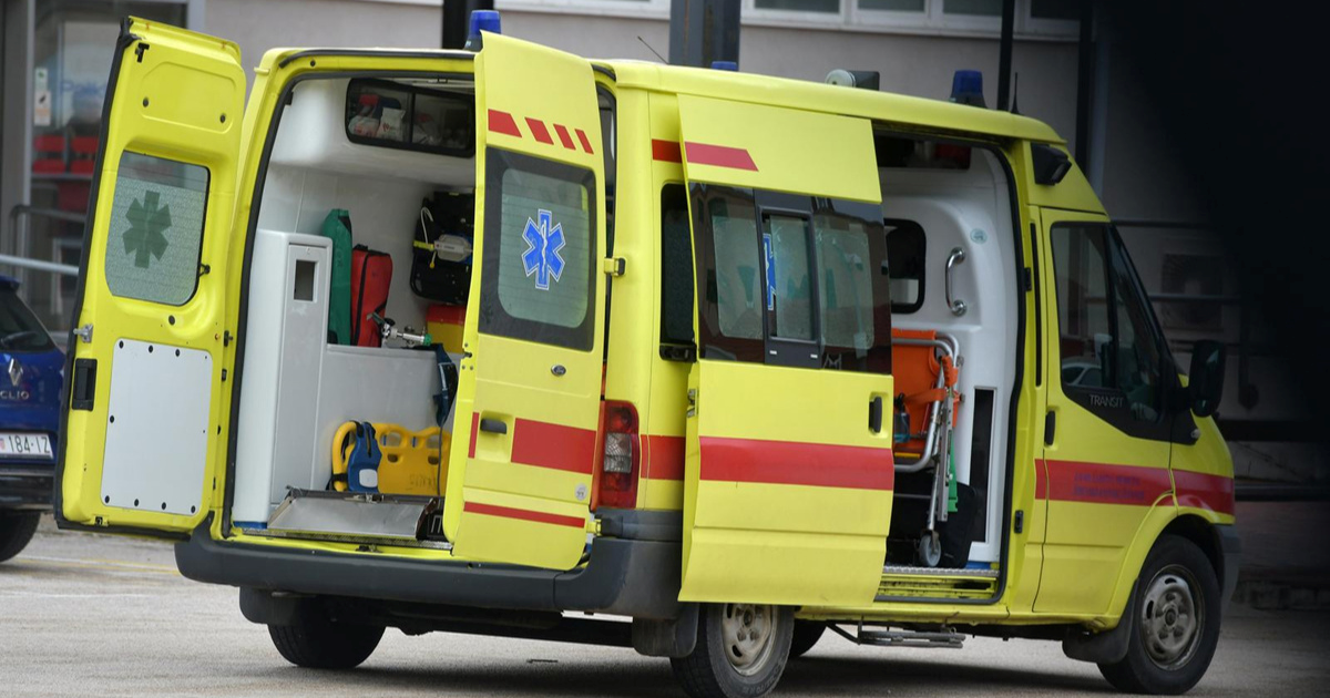 Pas skočio na ženu kod Sinja. Pala je niz stepenice i polomila se