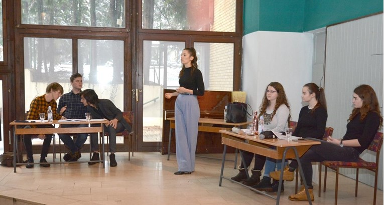 Daruvarska škola dobila multimedijsku učionicu za učenike srpske nacionalne manjine