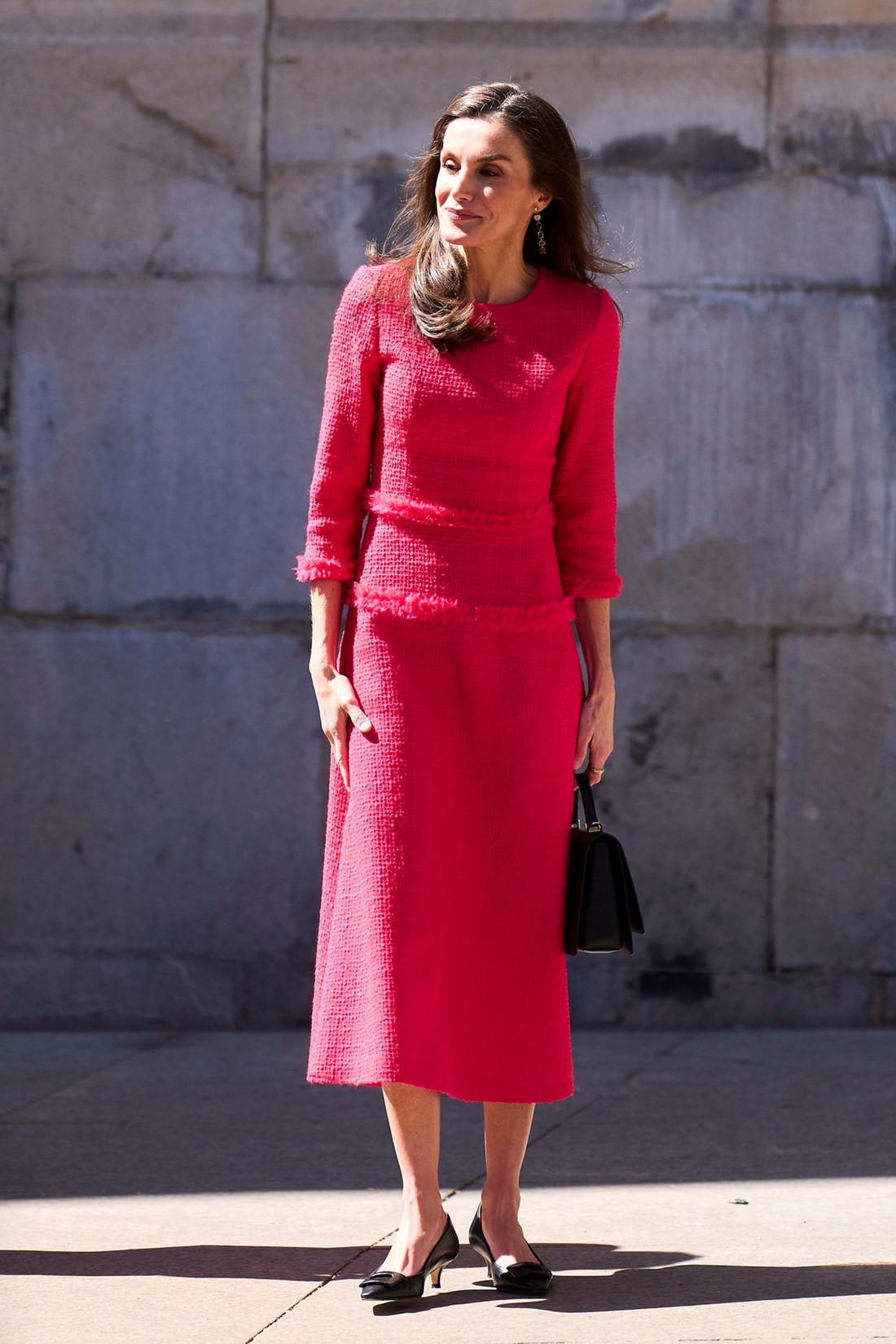 Kraljica Letizia mamila je poglede u ružičastoj haljini od tvida