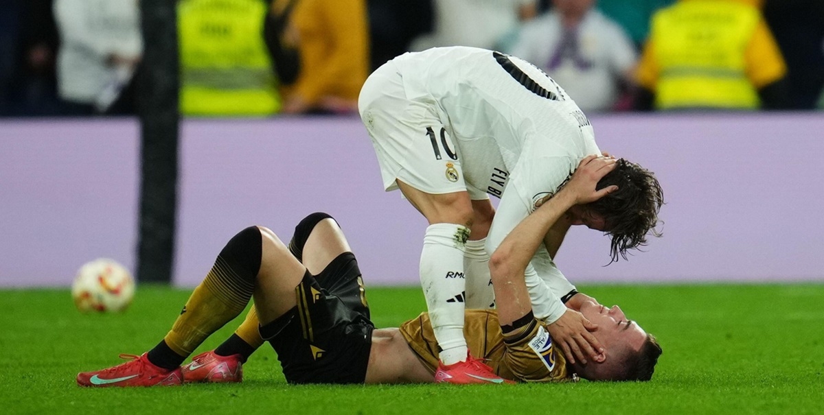 Modrić i Sučić, suparnici i prijatelji. Njihov zagrljaj u drami je hit