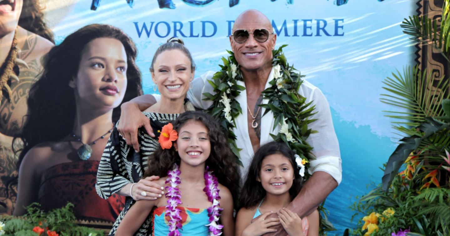 Dwayne Johnson stigao na premijeru "Moane" s cijelom obitelji, kćeri privukle pažnju