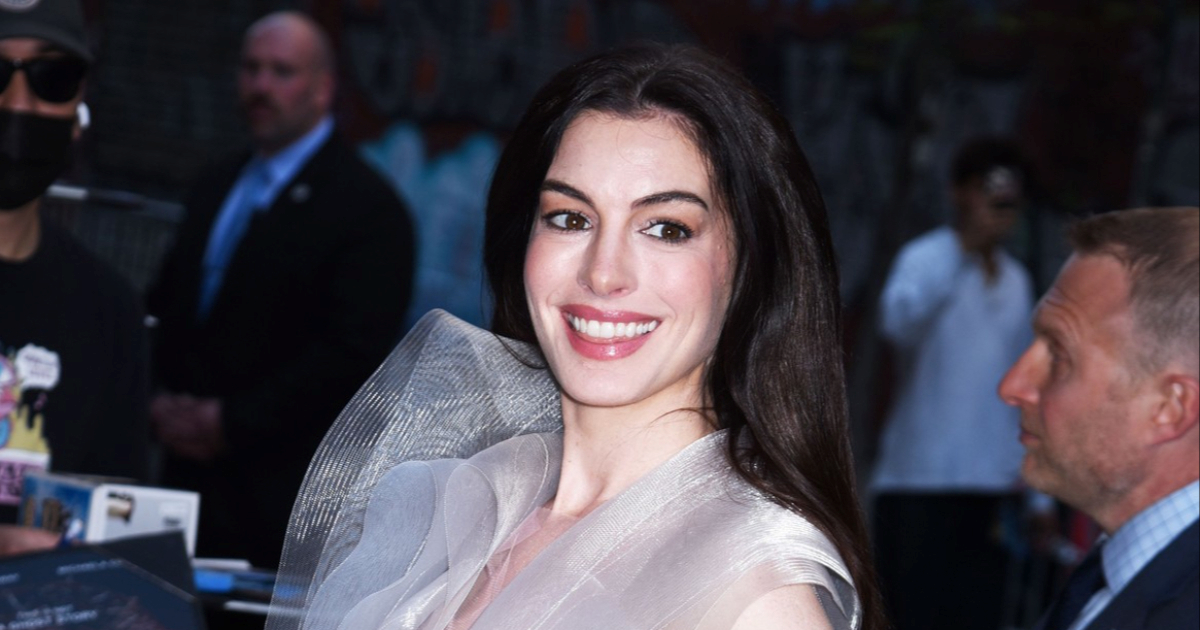Anne Hathaway zablistala u upečatljivoj haljini na premijeri filma "Mother Mary"
