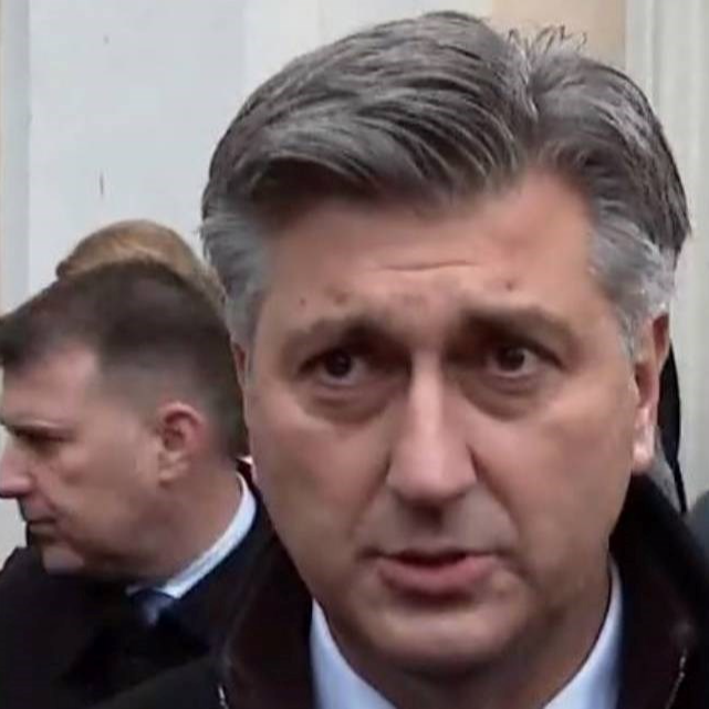 Plenković nakon što su ga gađali grudom u Petrinji: "Ja to poštujem"