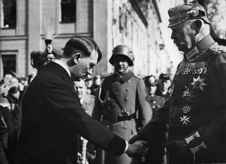 Kako je Hitler demontirao demokraciju u 53 dana