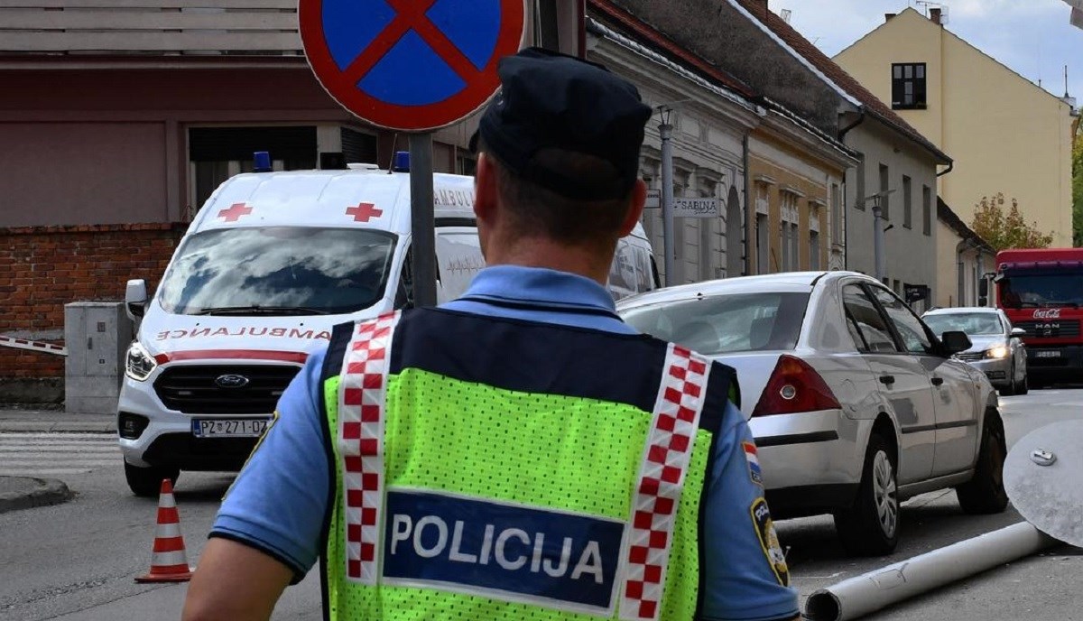 Mrtav pijan vikao na prodavačicu u Požegi, razbio izlog dućana i vrijeđao policajce