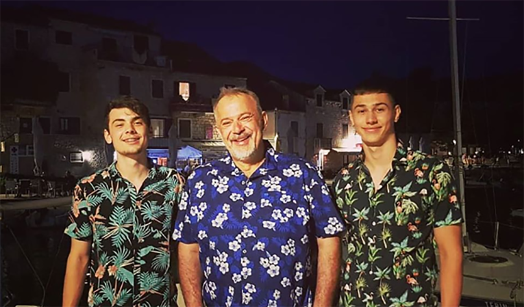 Zoran Šprajc s ljetovanja objavio rijetku fotografiju sa sinovima