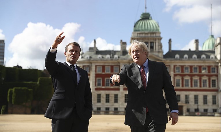 Johnson poručio Macronu da napredak u sporazumu s EU mora biti postignut uskoro
