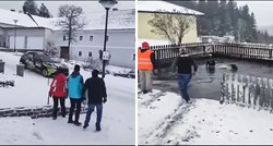 VIDEO Relijaš promašio zavoj pa završio u ledenoj vodi