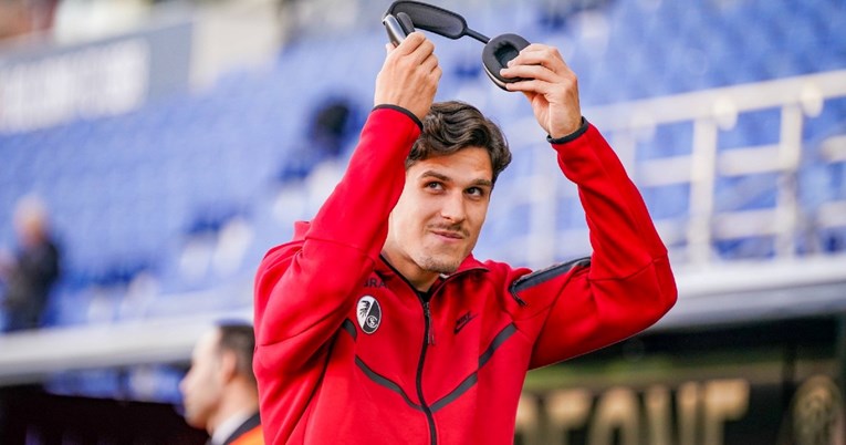 Skoro su srušili rekord da dovedu hrvatskog napadača. Sad ga drže na klupi