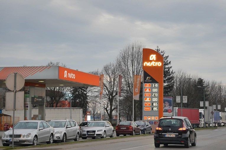 Građani BiH neće plaćati jeftinije gorivo jer je Dodikova stranka srušila kvorum