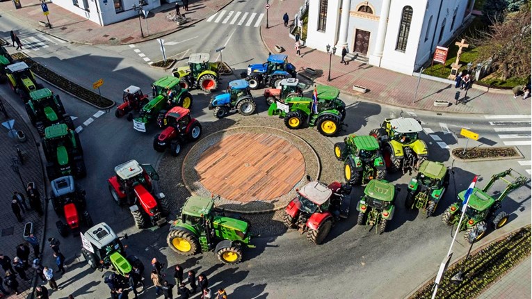 Seljaci traktorima izašli na prosvjed u Čakovcu