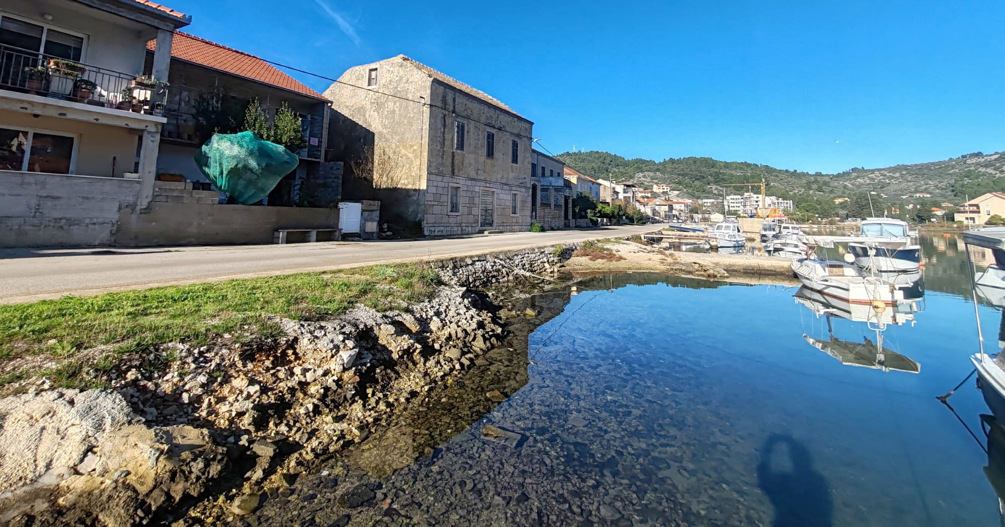 Top oglasi za nekretnine: Stan na Jarunu i kamena kuća u Veloj Luci