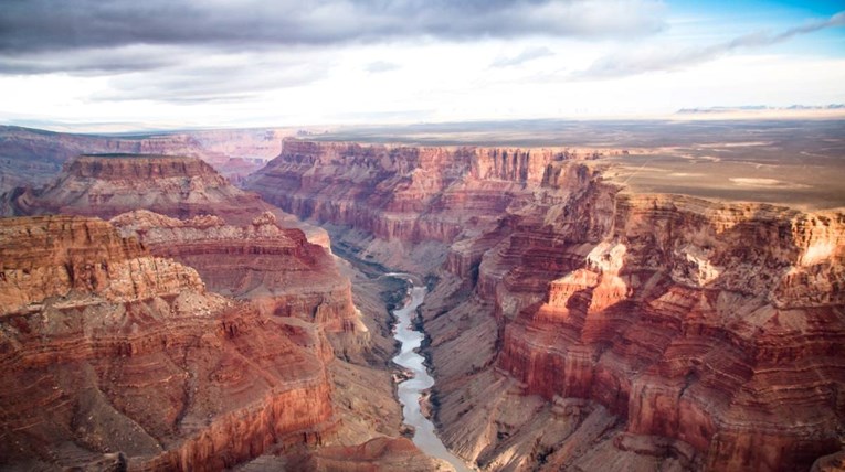 Dječak pao s visine od 30 m u Grand Canyonu, htio se maknuti da se ljudi mogu fotkati