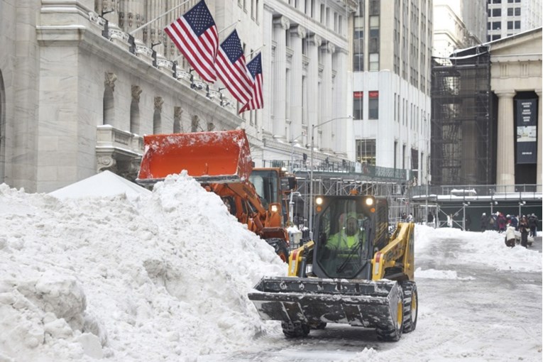Led okovao SAD, stotine tisuća bez struje, najmanje 30 mrtvih