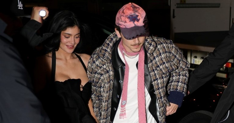 Kylie Jenner i Timothée Chalamet snimljeni zajedno, držali su se za ruke