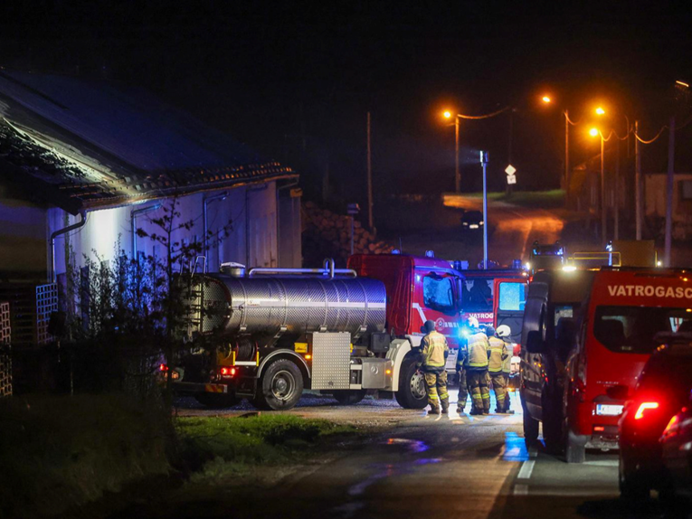VIDEO Izbio požar u tvornici paleta kod Kutine