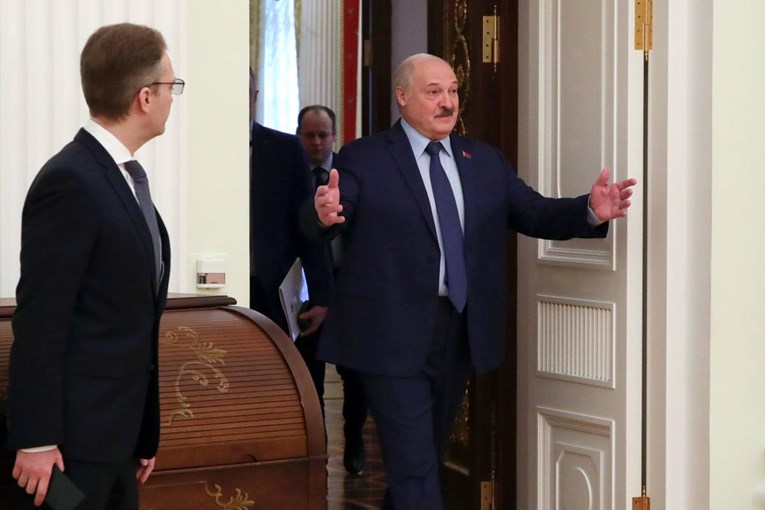 FOTO Sastali se Putin i Lukašenko, pogledajte kako je Lukašenko ušao u Putinov ured