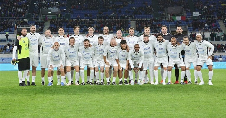Rakitić među zvijezdama i legendama koje su igrale utakmicu u čast Diegu Maradoni