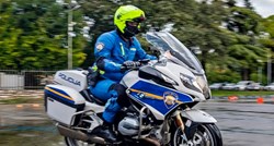 Vozač (58) u Istri krivudao cestom pa bježao policiji, divljao dok su ga privodili