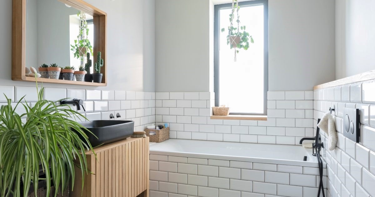 Ključna odluka kod uređenja kupaonice: Pločice ili boja?