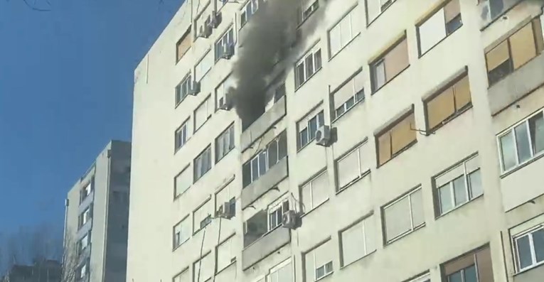 VIDEO Gorio stan u Zagrebu, jedna osoba se nagutala dima