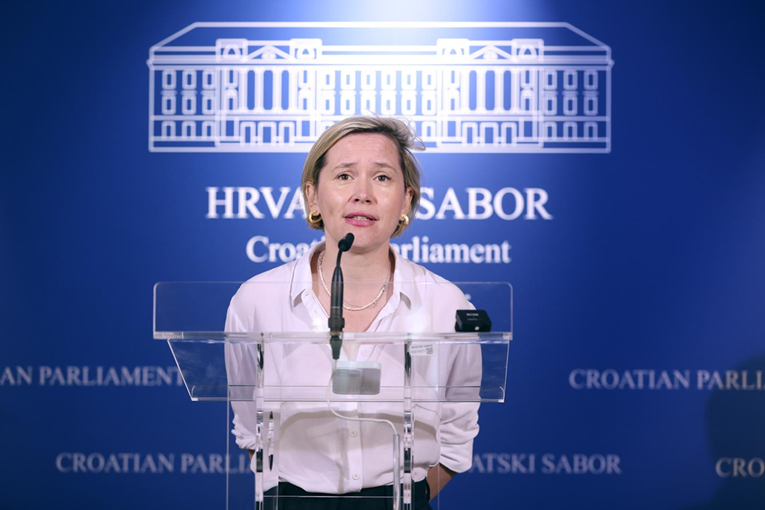 Kekin: Čije vi to sinove spremate za rat?