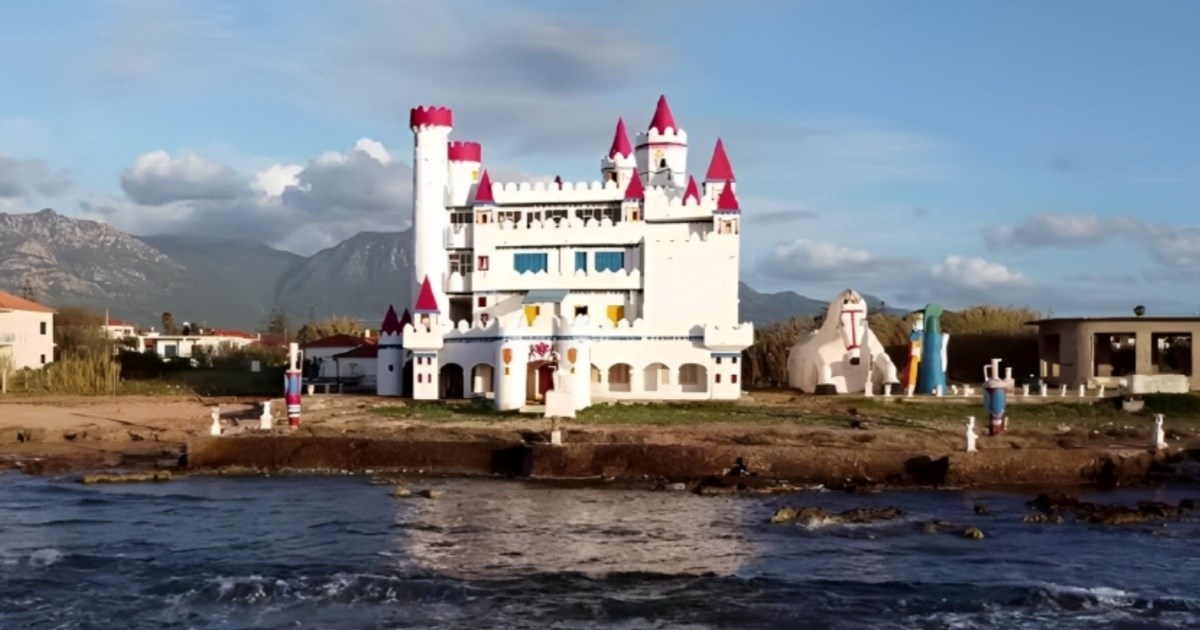 Ovaj napušteni dvorac privlači pažnju turista, nazivaju ga grčkim Disneylandom