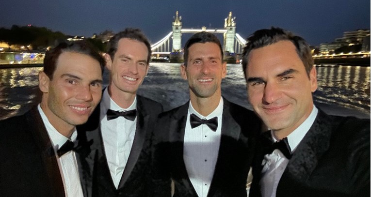 Novi selfie Rogera Federera skupio je gotovo dva milijuna lajkova, jasno je i zašto