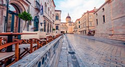 Tri restorana ilegalno proširila terase u Dubrovniku. Oduzete im na nekoliko dana