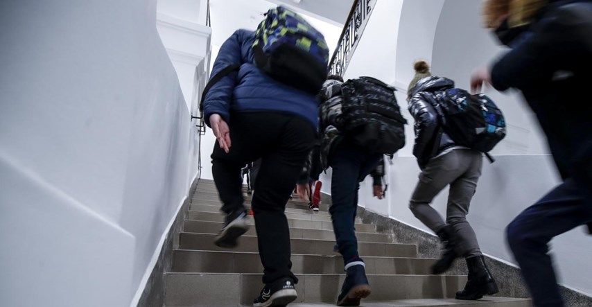 Dvije škole u Karlovačkoj županiji prešle na online nastavu