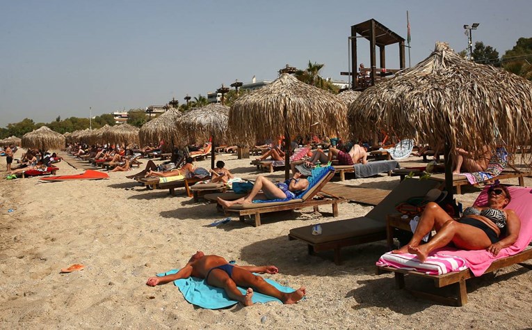 Grčka uvodi mjere ograničenja na sjevernoj obali i Mikonosu, zabranjeno partijanje