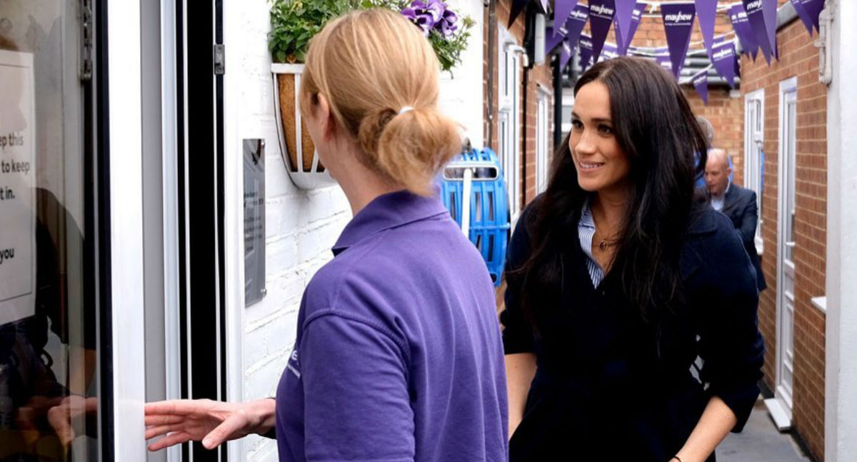 Meghan Markle na novim fotkama nosi najelegantniji model kaputa koji postoji