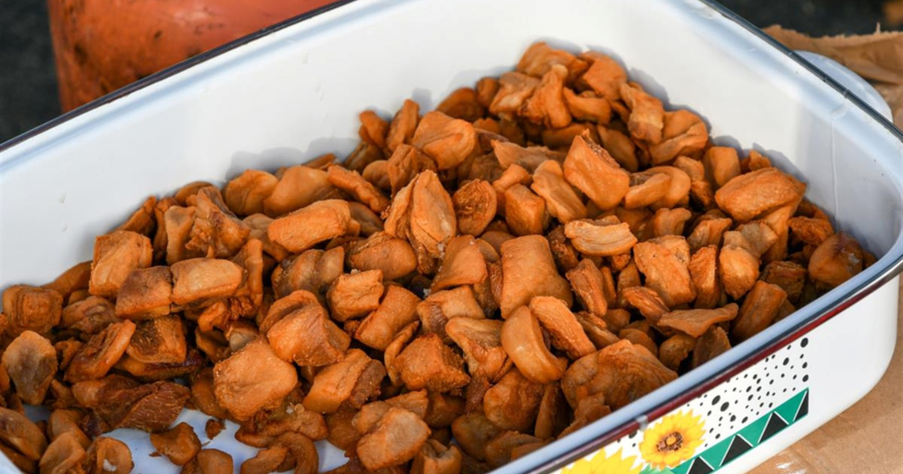 Čitateljica otkrila kako radi čvarke: "Kad se zaželimo čvaraka, kupim špek i otopim"