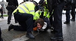 Londonska policija na udaru kritika zbog uhićenja. "Ovo bi očekivali u Moskvi"