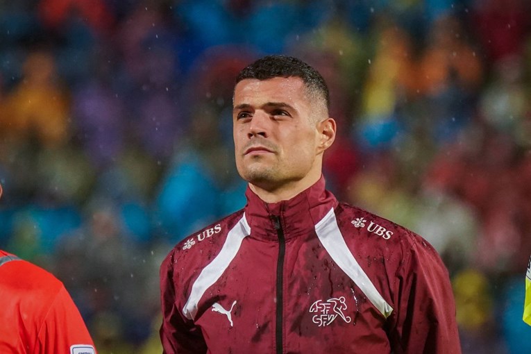 Xhaka čestitao Dan neovisnosti Kosovu i stavio krivu zastavu. Dio navijača bijesan