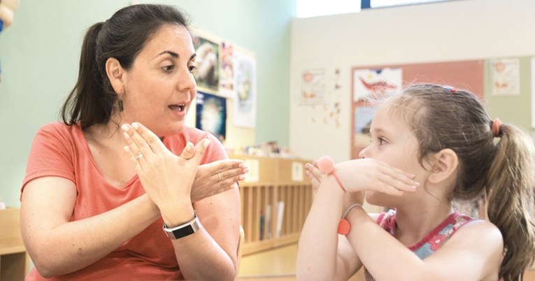 Osnovna škola u Španjolskoj uvela znakovni jezik kao obavezni predmet