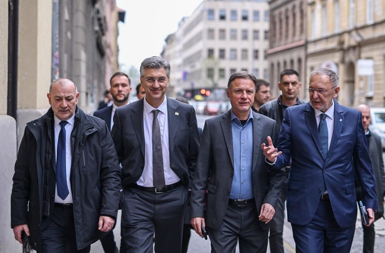 Njonjo čestitao Uskrs