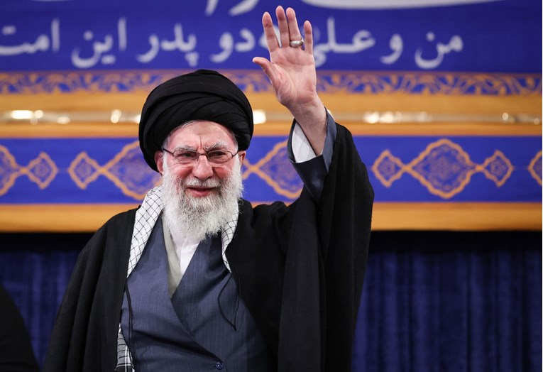 Times: Iranski ajatolah planira bijeg u Moskvu ako se prosvjedi otmu kontroli