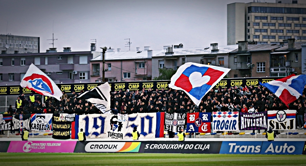 Torcidina invazija na Zagreb. Prosvjeduje šalovima