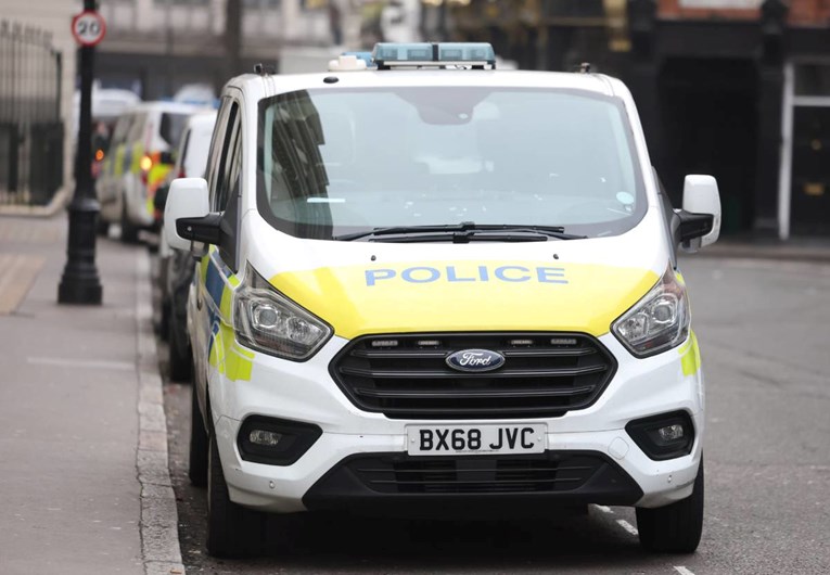 Tinejdžeri (15, 17) pronađeni mrtvi u odmaralištu u UK-u. Uhićen muškarac (33)