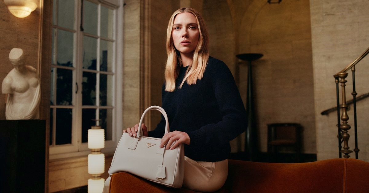 Kap krvi i povjetarac – Scarlett Johansson blista u neobičnoj Prada kampanji