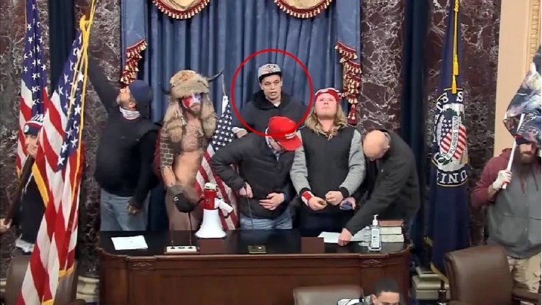 Upao u Kapitol, Trump ga pomilovao. Sad je prijetio da će ubiti demokrata, uhićen je