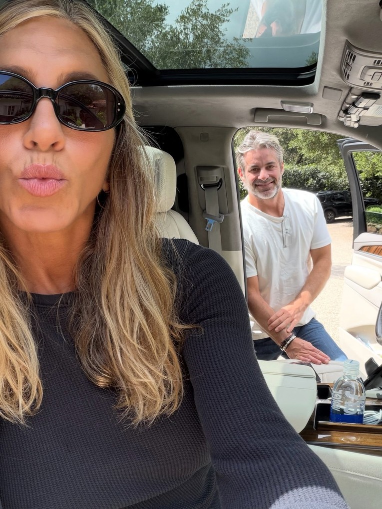 Jennifer Aniston (57) podijelila fotke s dečkom Jimom Curtisom (50)