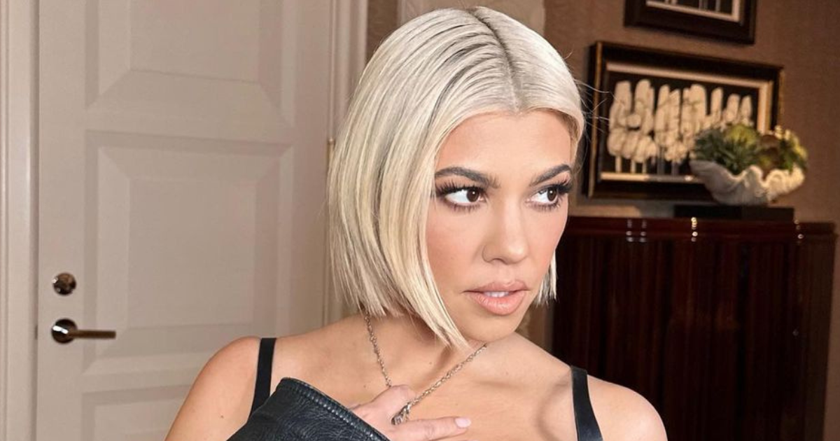 Ljudi sprdaju Kourtney Kardashian zbog odjevne kombinacije: "Izgleda poput bakice"