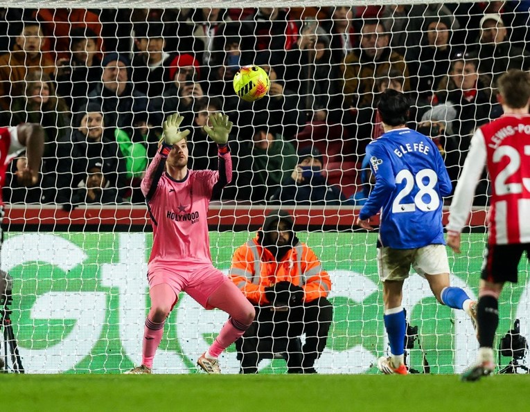 VIDEO Katastrofalna panenka u Premier ligi. Fan: Natjerao bih ga da kući ide pješke